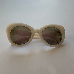 Quay Screamin Diva White Sunglasses New